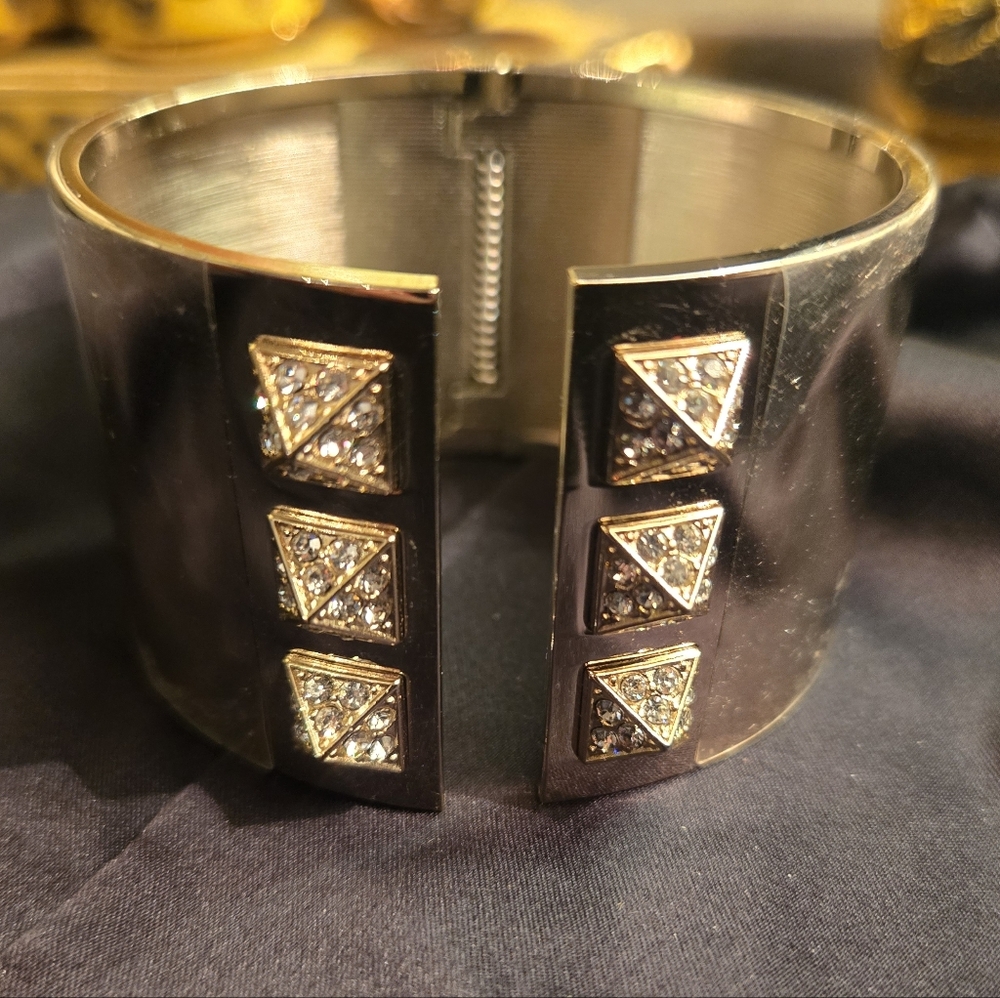 Victoria’s Secret Silver Rhinestone Pyramid Cuff Bracelet – NWOT